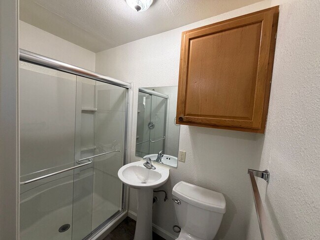 Building Photo - Now available 3 Bedroom | 2 bath home in t...