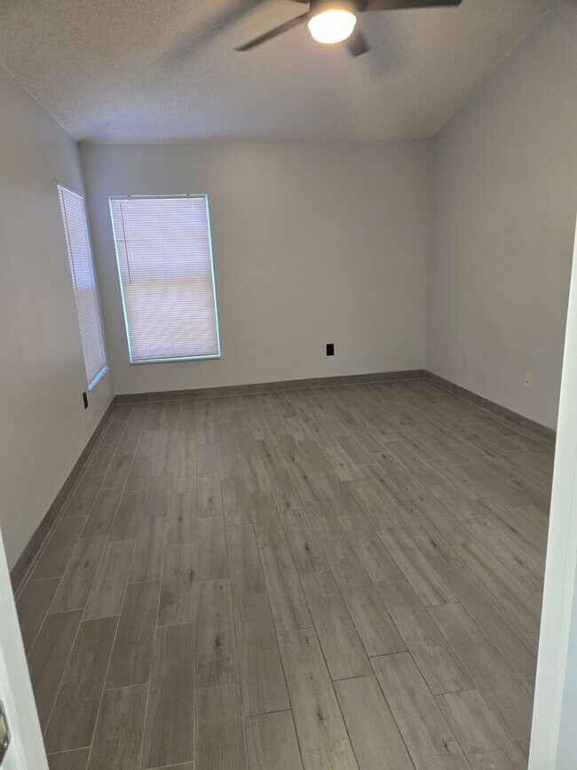 Building Photo - 9560 Brackin St