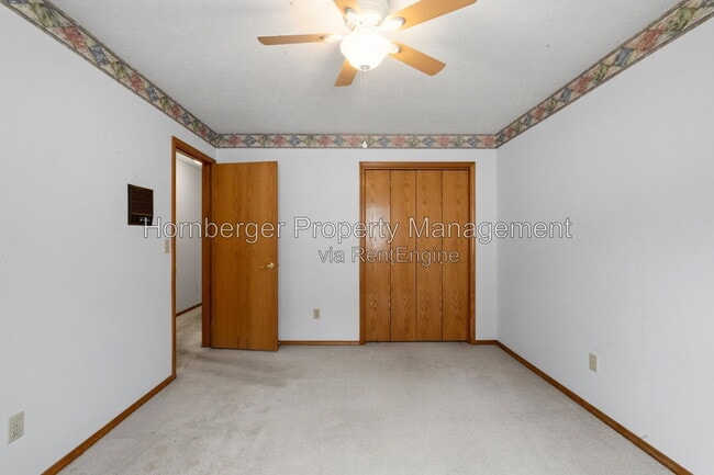 Building Photo - 9811 N Comanche Dr