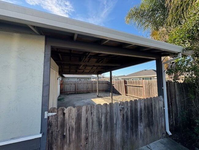 Building Photo - 1211 Mayette Ave