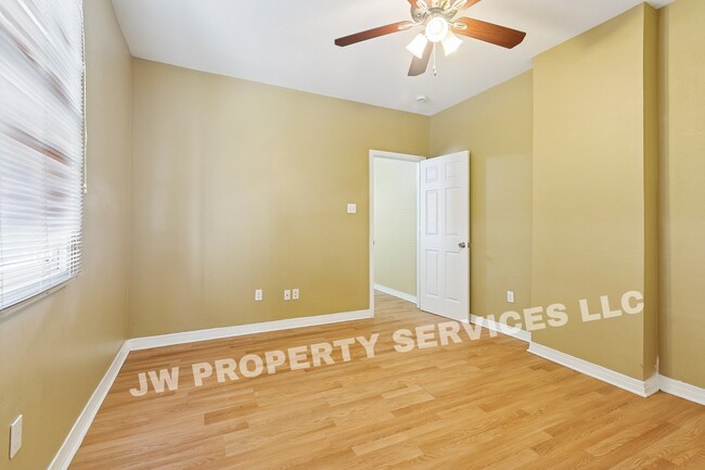 Building Photo - 2522-24 N. Tonti St.