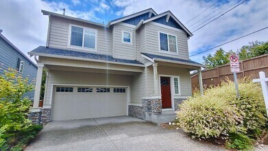 Building Photo - Beautiful Cedar Mills Home With An Easy Co...