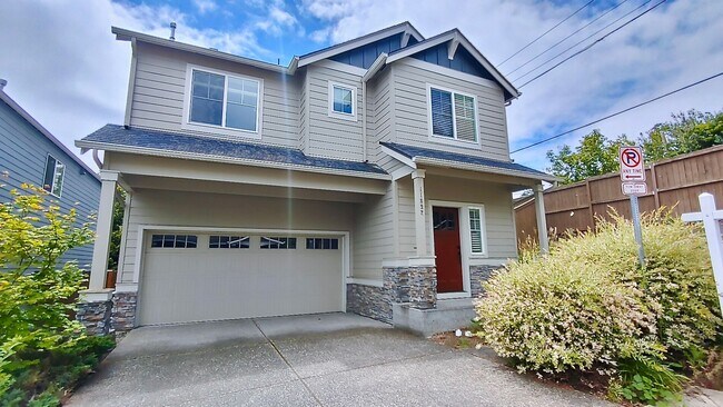 Primary Photo - Beautiful Cedar Mills Home With An Easy Co...