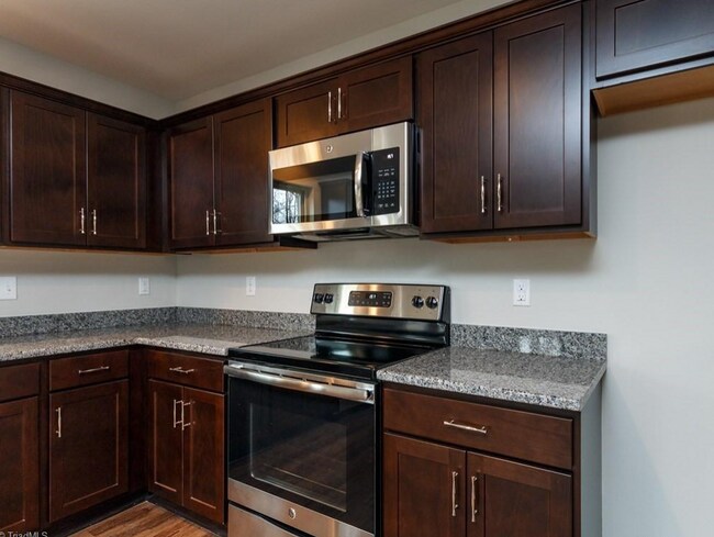 Building Photo - 2424 Kings Cross Ct