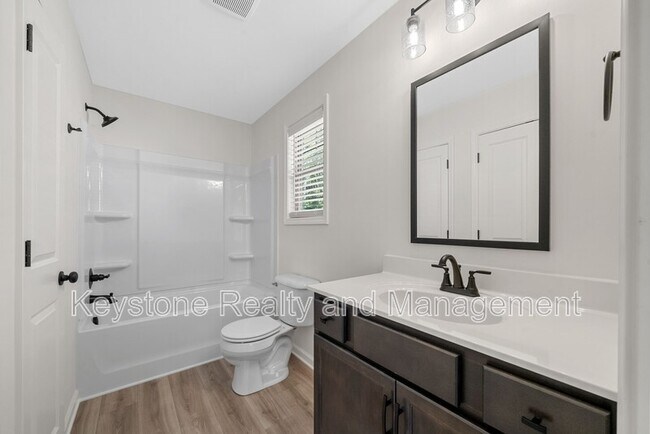 Building Photo - 174 Oak St