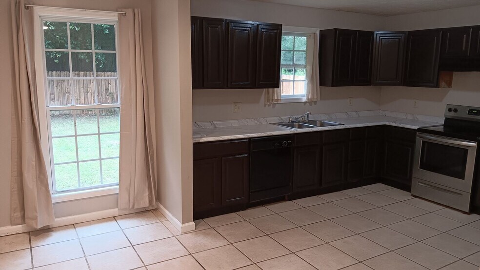 Building Photo - 1741 Elvan Ave