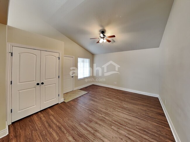 Building Photo - 1604 Shadow Dr