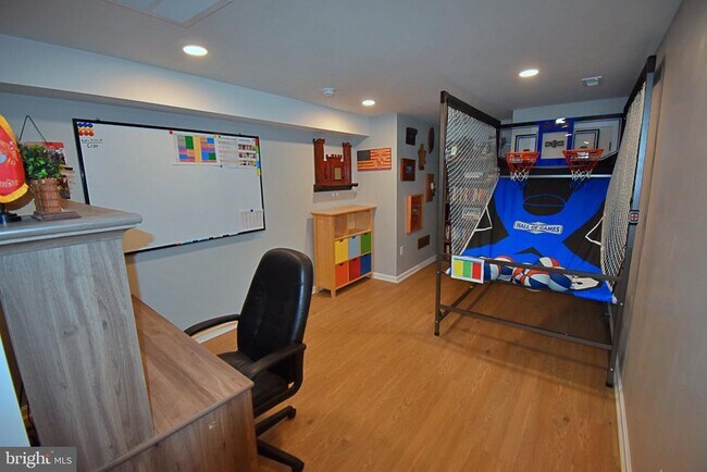 Building Photo - 34 Ashcroft Dr