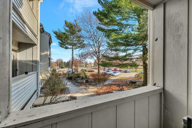 Building Photo - 2 bedroom, 2 bath condo - Available April 2026