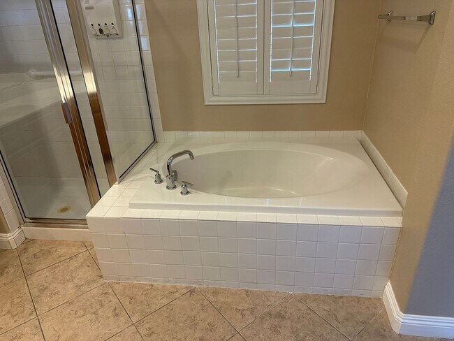 Building Photo - Henderson!!  Solar Panels!! Tankless Hot w...