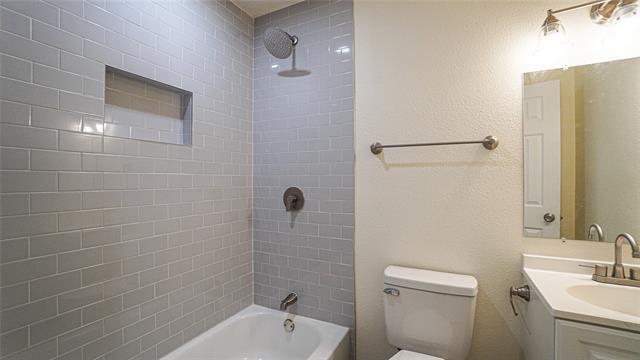 Building Photo - 1221 Cove Dr
