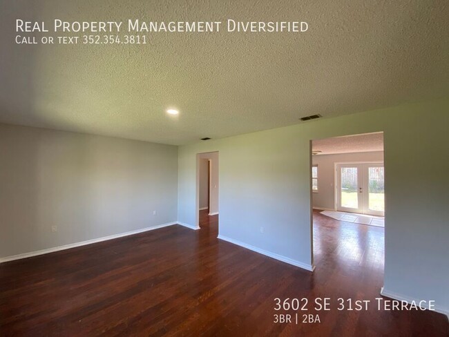 Building Photo - Cedar Hills - Desirable SE neighborhood 3/2/2