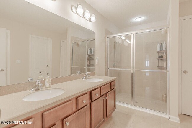 Building Photo - 15816 Twin Creek Dr
