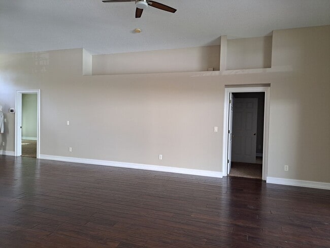 Building Photo - Pool Home in Oak Valley