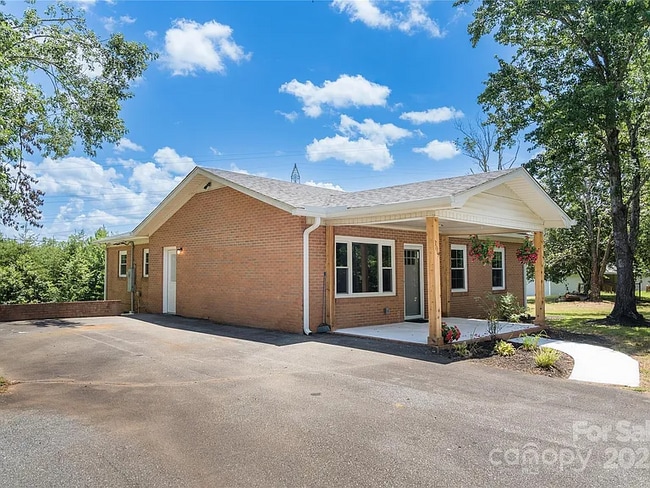 Building Photo - 109 Avery Dr