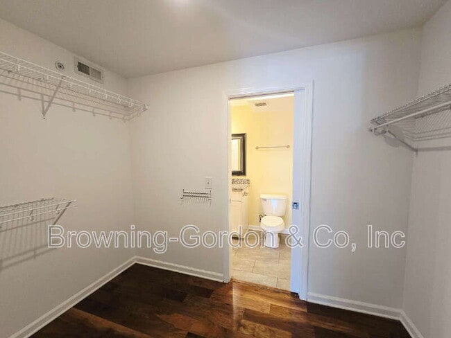 Building Photo - 4487 Post Pl