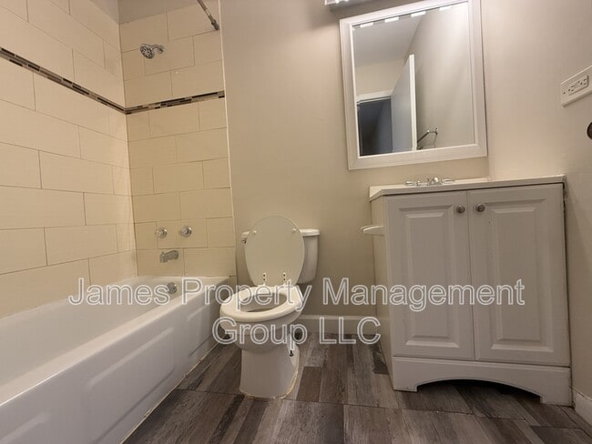 Building Photo - 1557 Quaker Ln