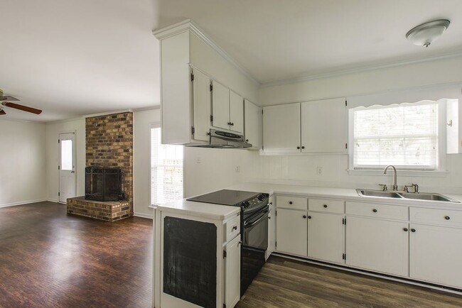 Building Photo - 213 Cherokee Trail