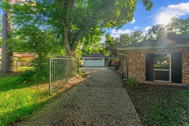 Building Photo - 11 Whittier Dr