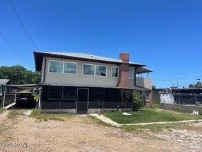 Building Photo - 1002 10th St