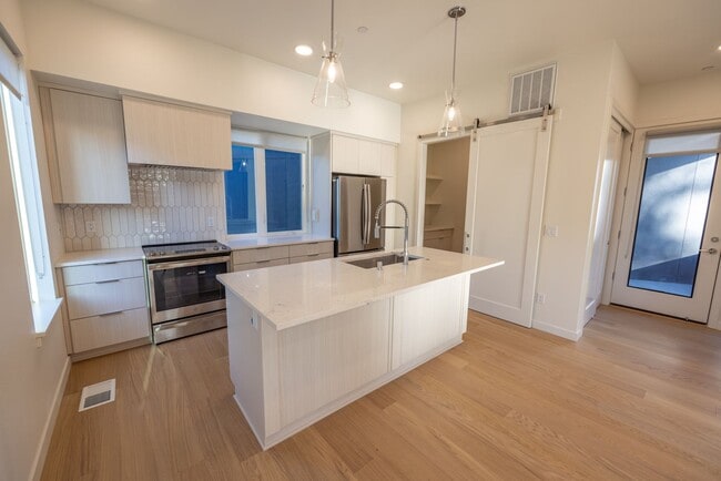 Building Photo - Riverside Townhomes - Waterfront Living in...