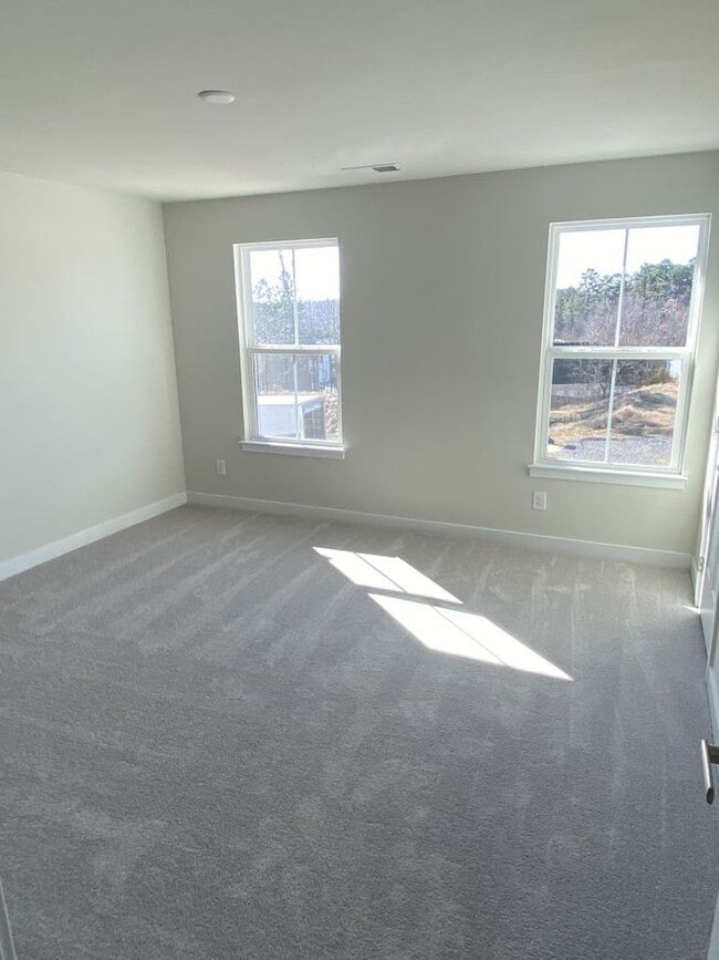 Building Photo - Great 3 Bed, 2 Story Townhome near Concord Mills