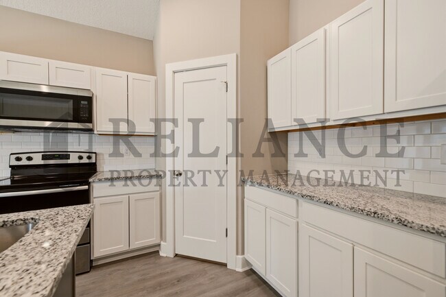 Building Photo - 2755 S Greenleaf St