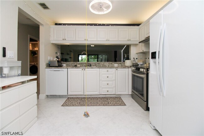 Building Photo - 5767 Deauville Cir