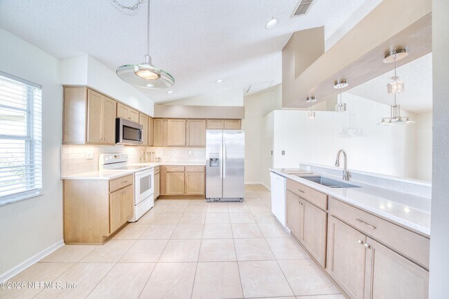 Building Photo - 5628 Loma Vista Dr W