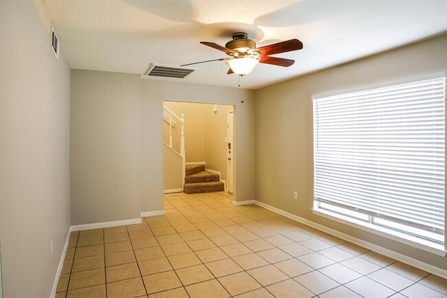 Building Photo - 10919 Skybird Dr