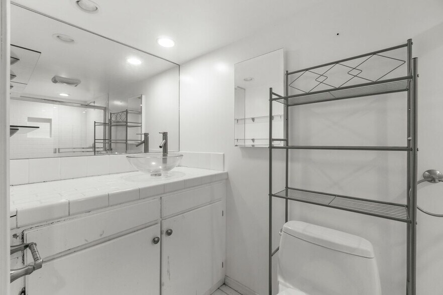 Building Photo - 1737 Sunset Plaza Dr