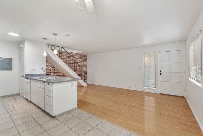 Building Photo - 2 Story Condo in Charry Plaza HOA