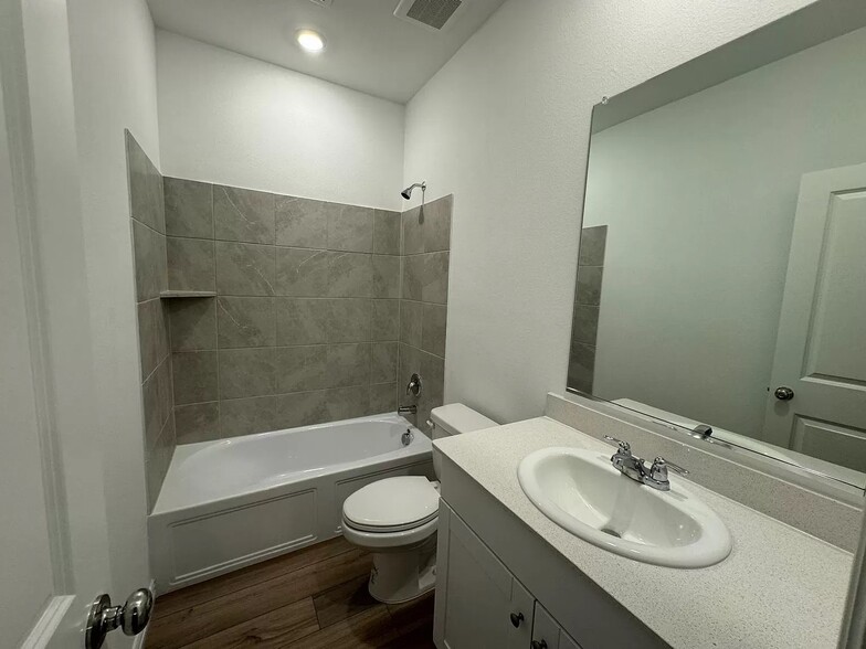 Building Photo - 4812 Sagerun Dr
