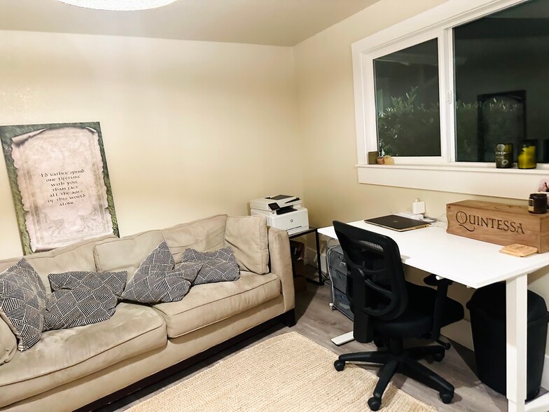 Office adjacent to detached 2 car garage - 504 Montgomery St