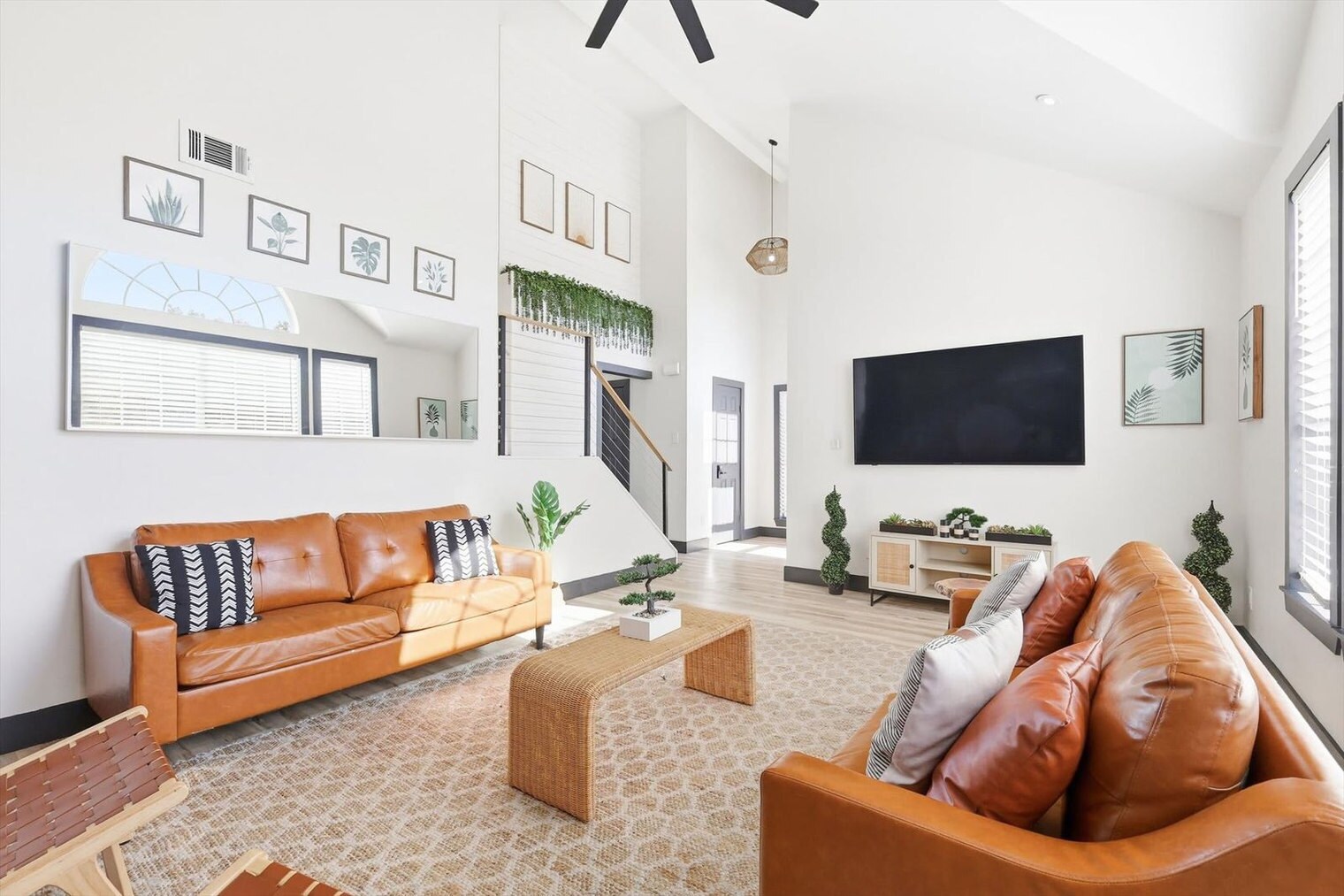 Building Photo - 6440 Knoll Ridge Dr