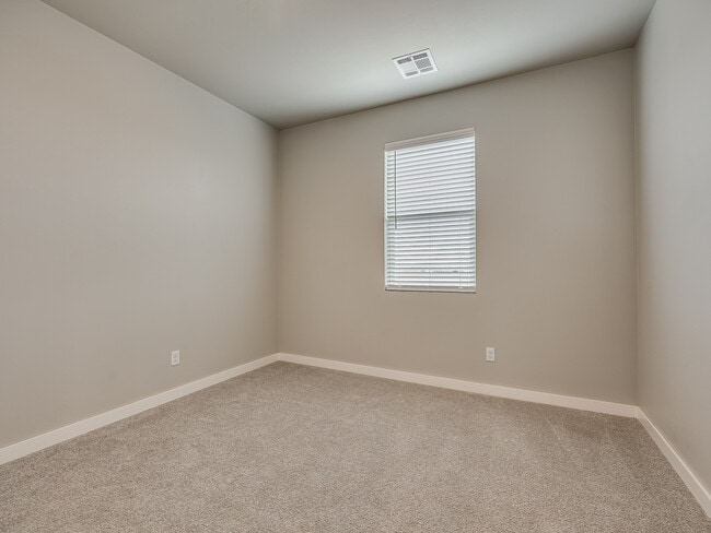 Building Photo - 13000 Maplewood Ave