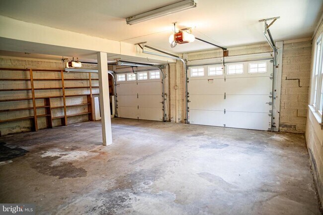 Building Photo - 5012 Larno Dr