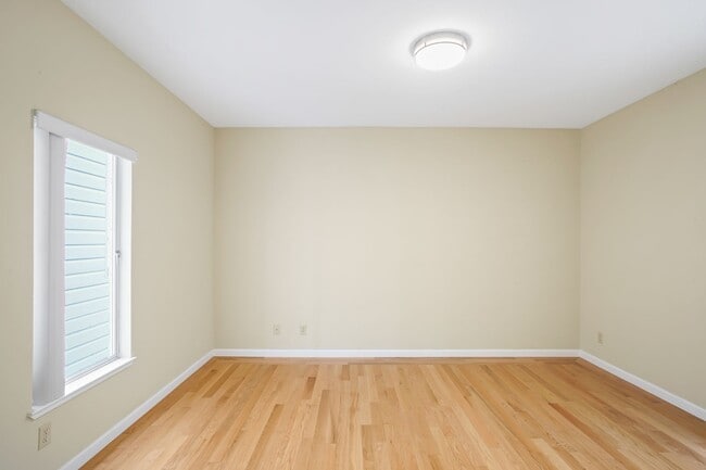 Building Photo - Spacious 3Bd/2Ba in SF Richmond District!