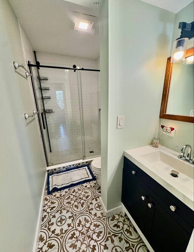 Bathroom - 400 Simonton St