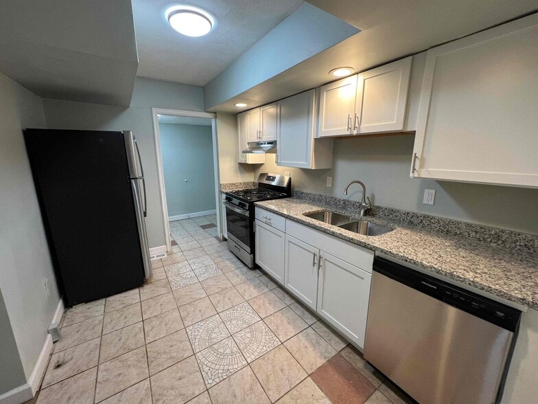 Building Photo - 960 Lawton St