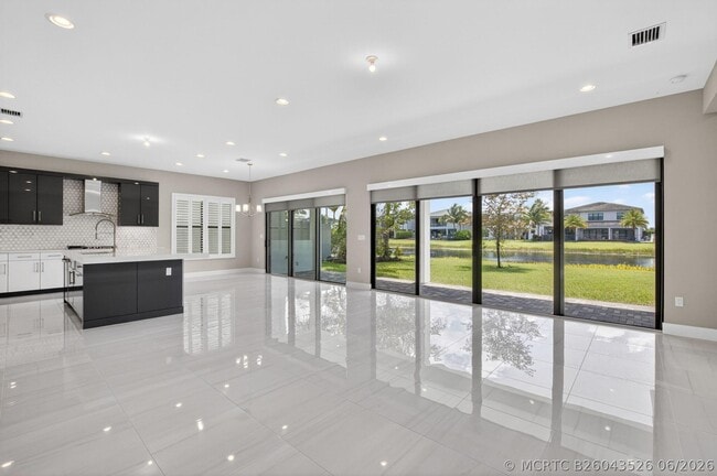 Building Photo - 17089 Rainbow Fls Trl