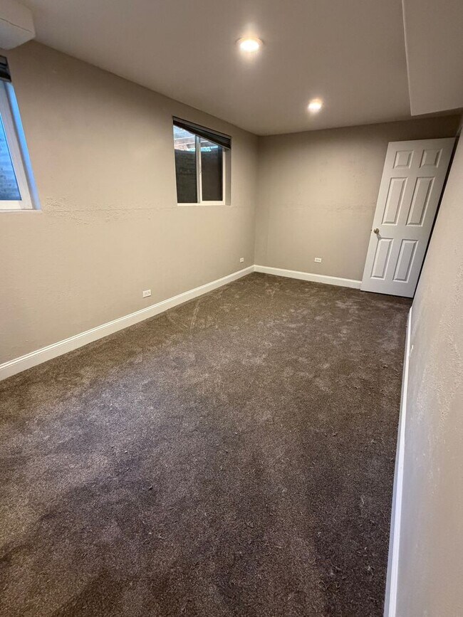 Building Photo - Spacious West Valley Home!!!