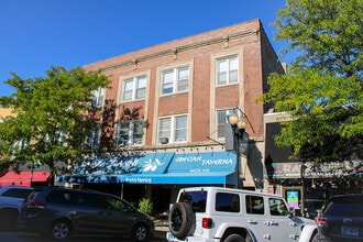 Building Photo - 4759 N Lincoln Ave