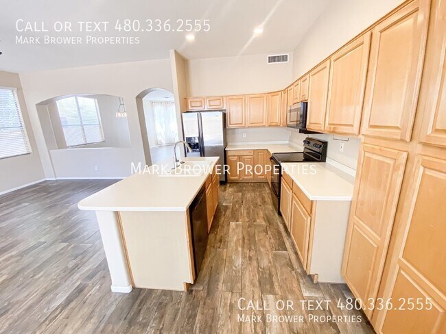 Building Photo - 3918 E Juanita Ave