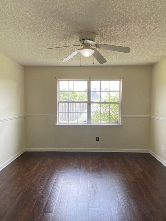 Building Photo - 854 Lyndsi Ln
