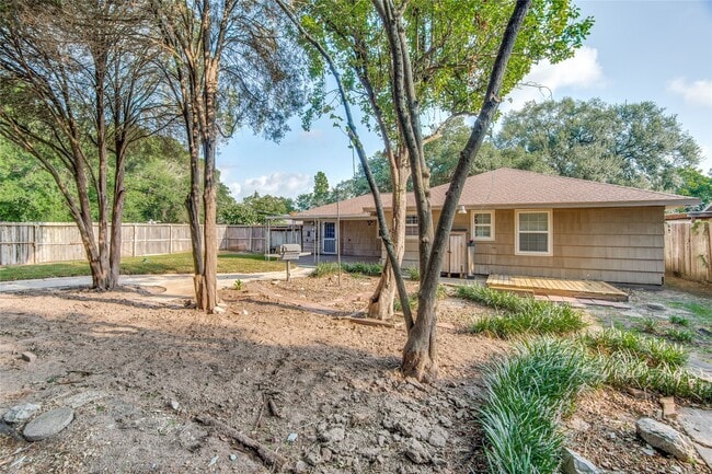 Building Photo - 118 Southbrook Cir