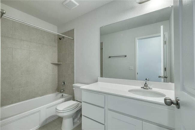 Building Photo - 801 Falkland Trace
