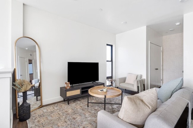 Building Photo - Modern 2 Bed / 2 Bath Townhome in Salt Lak...