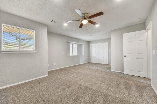 Building Photo - 405 Cherry St