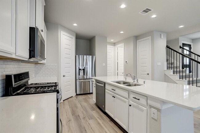 Building Photo - 9838 Magnolia Village Ln